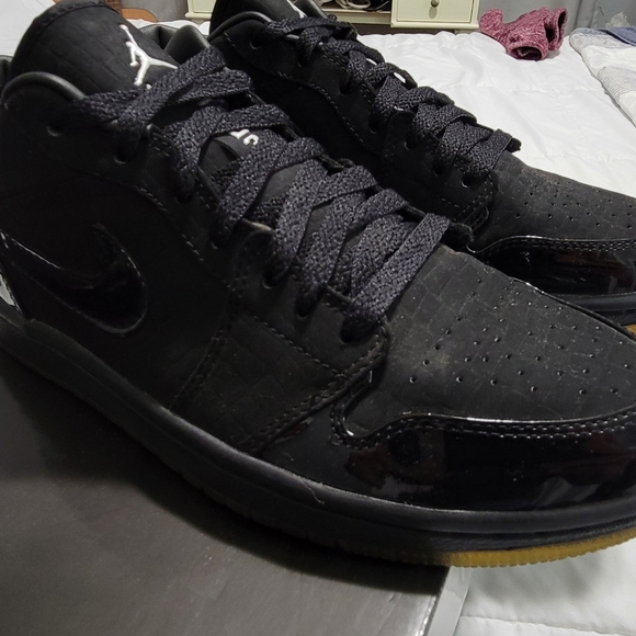 Jordan Retro 1's low sz 9 black - Picture 6 of 6
